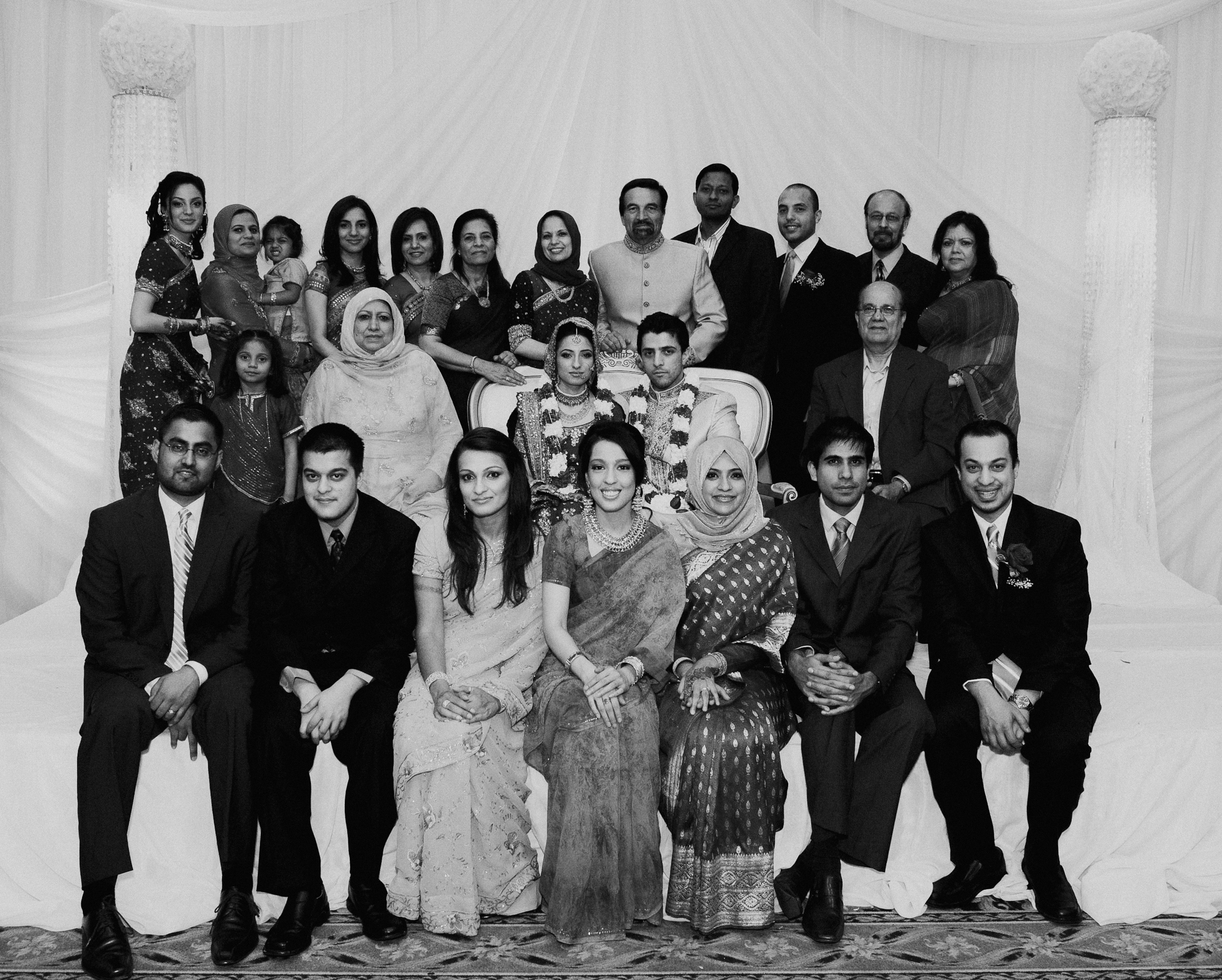 Mehndi family photo Indian wedding photograph MN